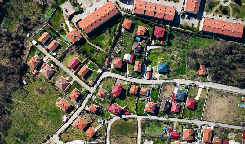 Terrain diffus ou terrain en lotissement : lequel choisir ?